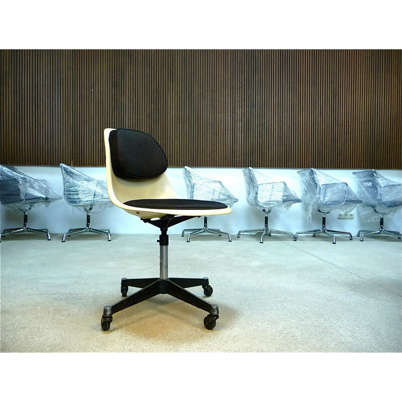 Herman Miller "PSCC-4" office chair in fiberglass, Charles & Ray EAMES - 1960s