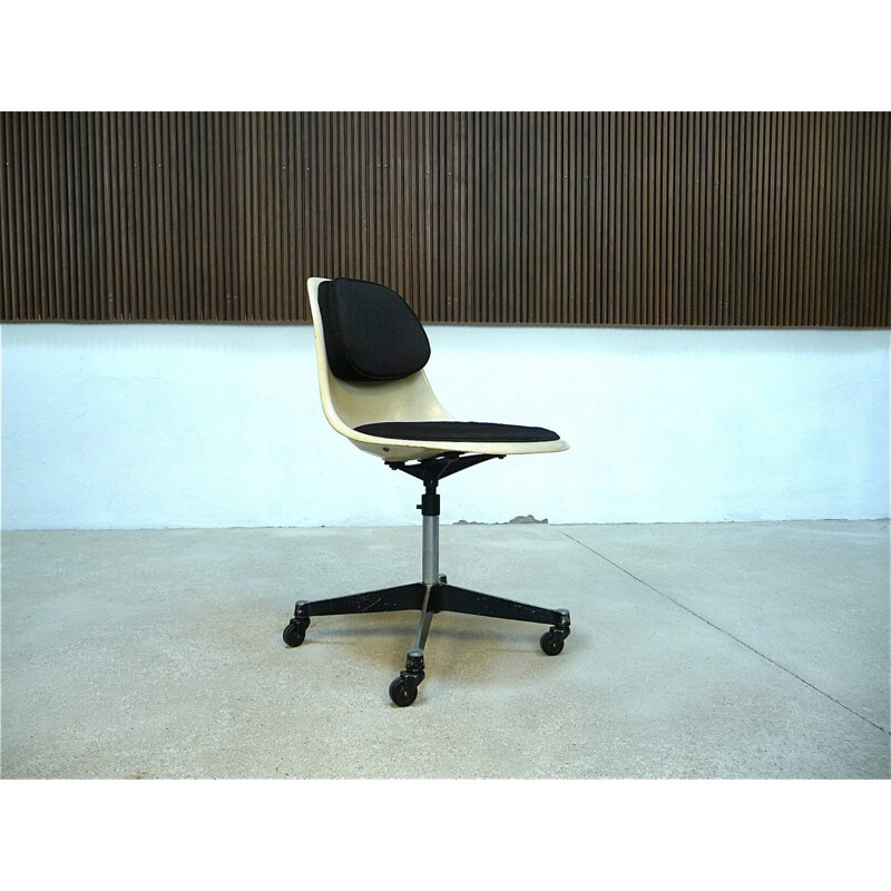 Chaise de bureau "PSCC-4" Herman Miller en fibre de verre, Charles & Ray EAMES - 1960