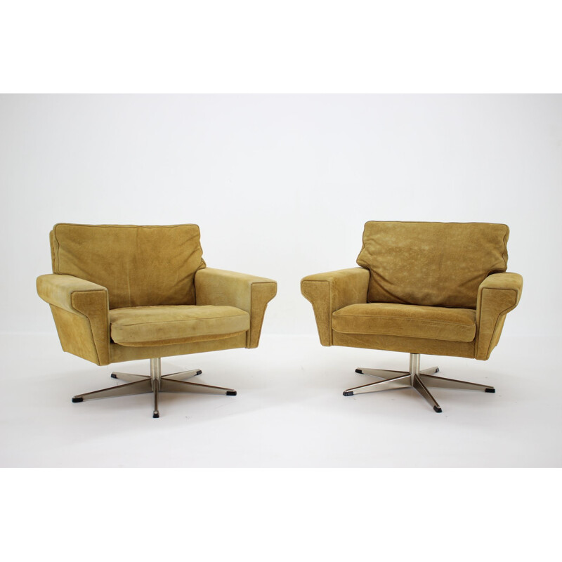 Pair of vintage Georg Thams Swivel Chairs in Leather Denmark 1970s