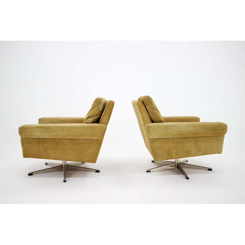 Pair of vintage Georg Thams Swivel Chairs in Leather Denmark 1970s