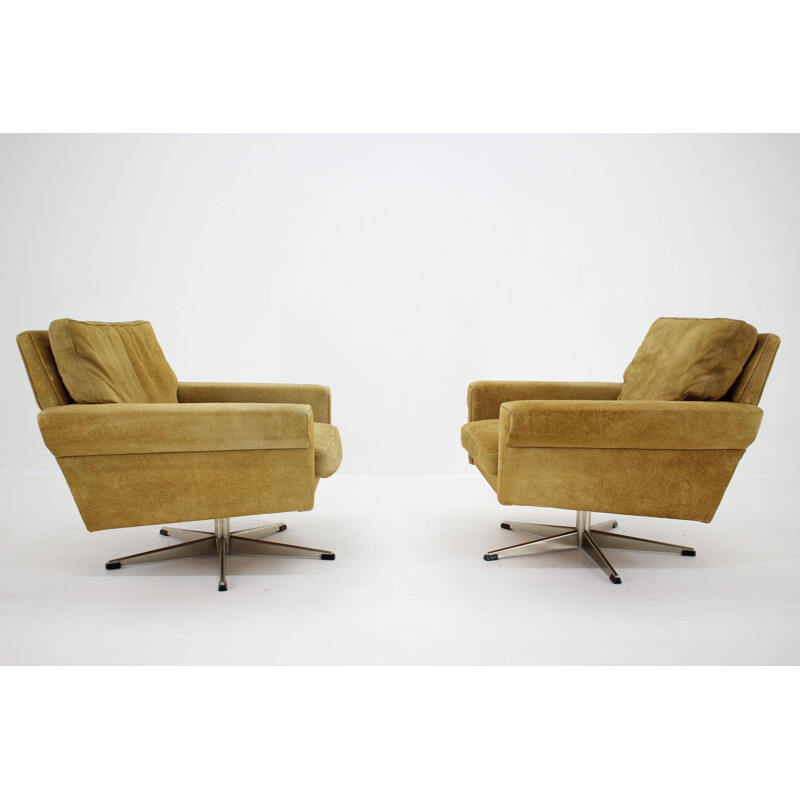 Pair of vintage Georg Thams Swivel Chairs in Leather Denmark 1970s