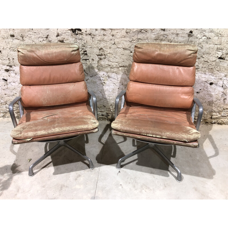 Pair of vintage armchairs by Charles and Ray Eames in leather and aluminium 1960s