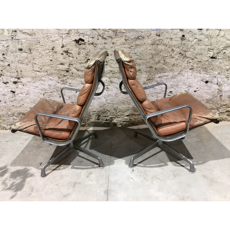 Paire de fauteuils vintage de Charles et Ray Eames en cuir et aluminium 1960
