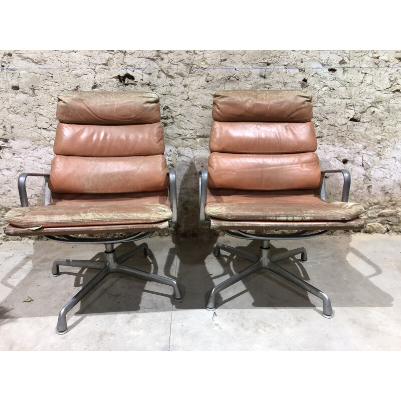 Pair of vintage armchairs by Charles and Ray Eames in leather and aluminium 1960s