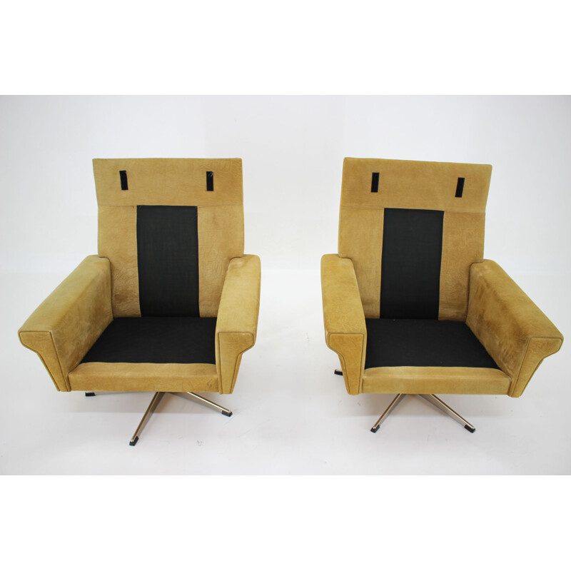 Paire de chaises vintage pivotantes Georg Thams en cuir suédé Danemark 1970