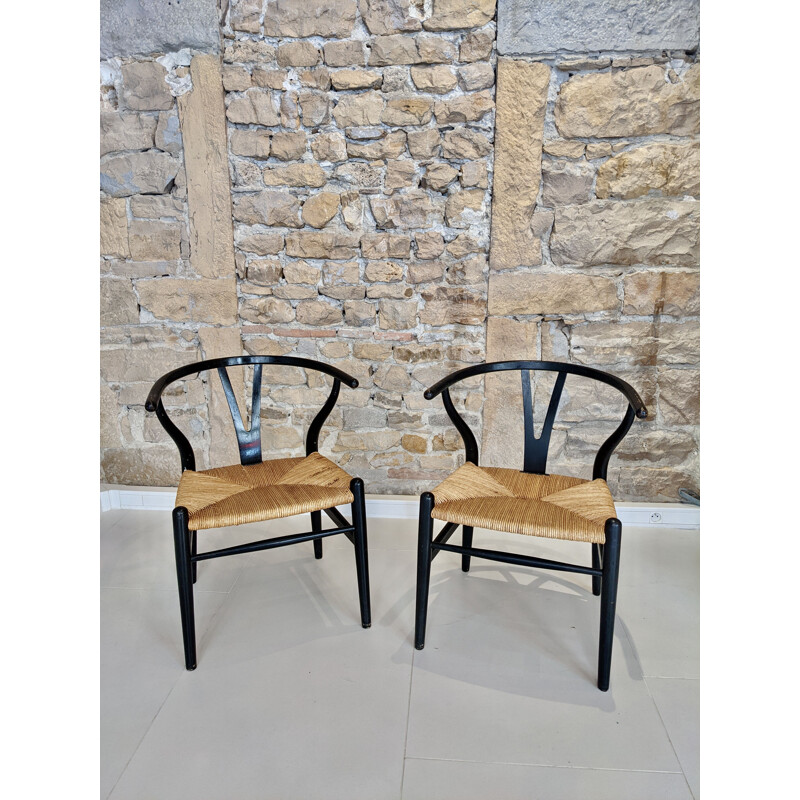 Pair of vintage Wishbone Hans vintage chairs