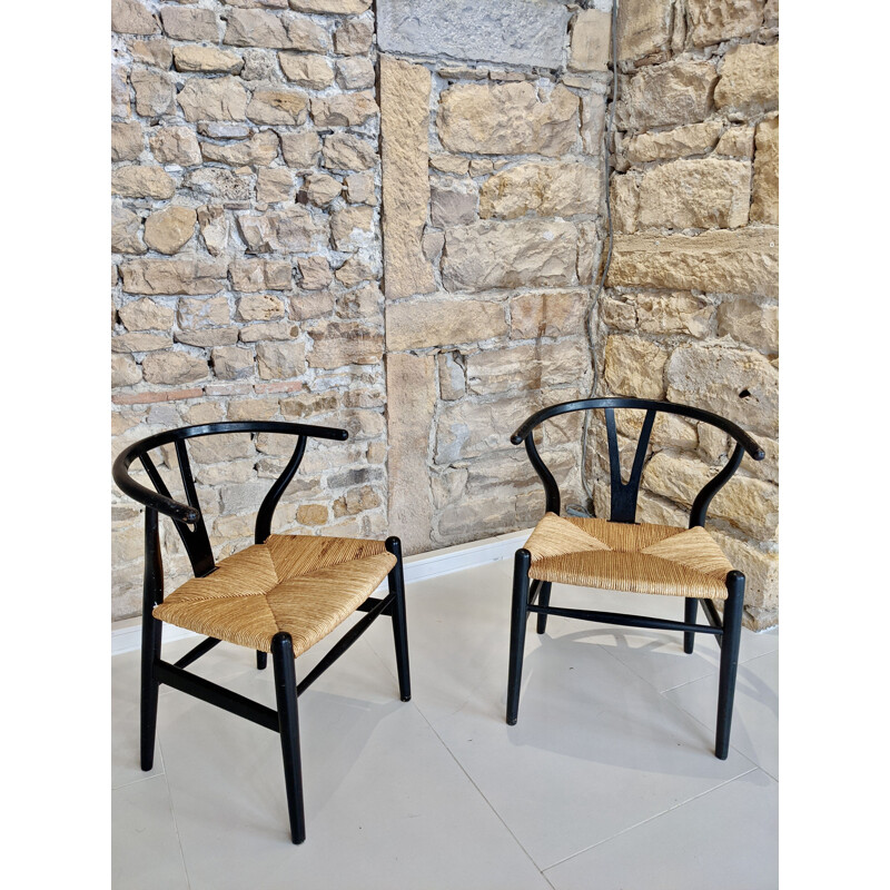 Pair of vintage Wishbone Hans vintage chairs