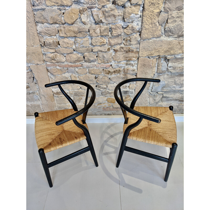 Pair of vintage Wishbone Hans vintage chairs