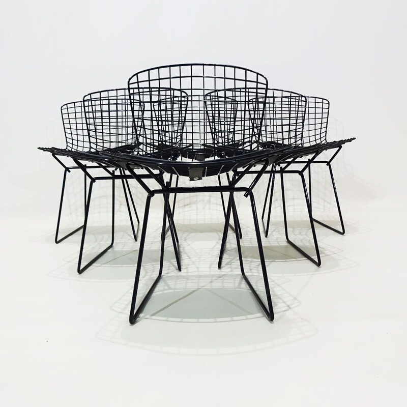 Original Eero Saarinen black marble tulip dining table and black Bertoia wire chairs