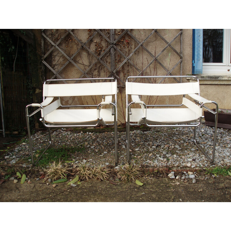 Pair of vintage white Wassily armchairs by M.Breuer