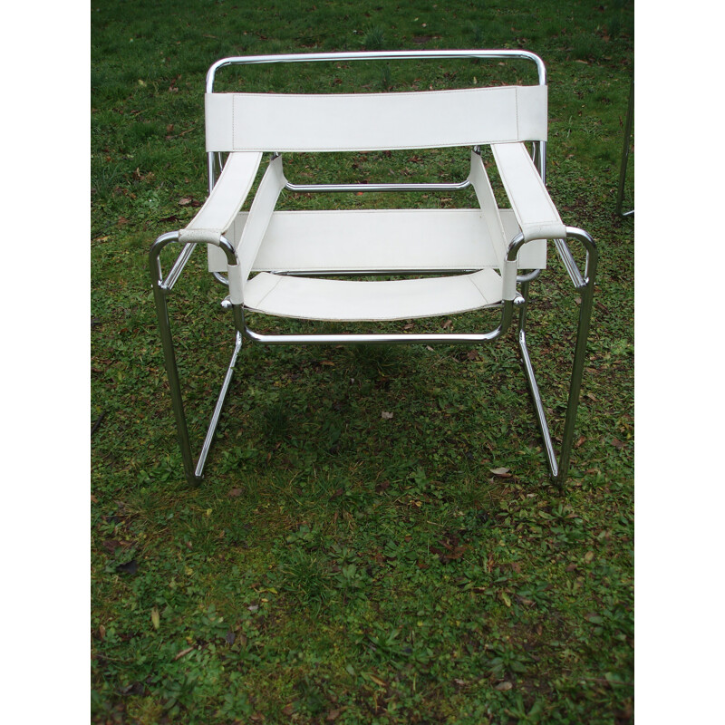 Pair of vintage white Wassily armchairs by M.Breuer