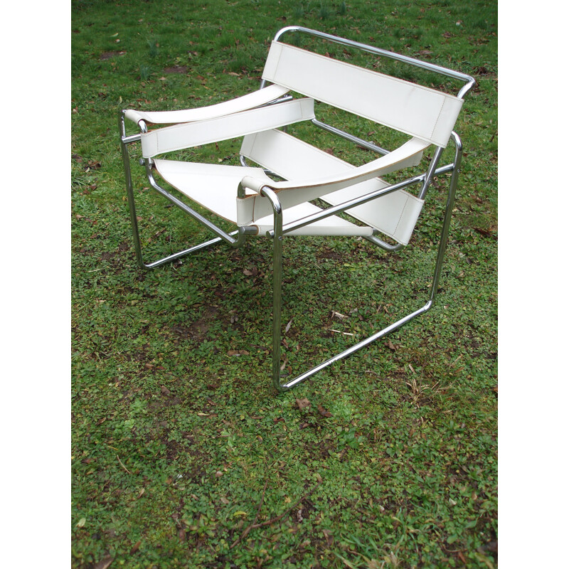 Pair of vintage white Wassily armchairs by M.Breuer