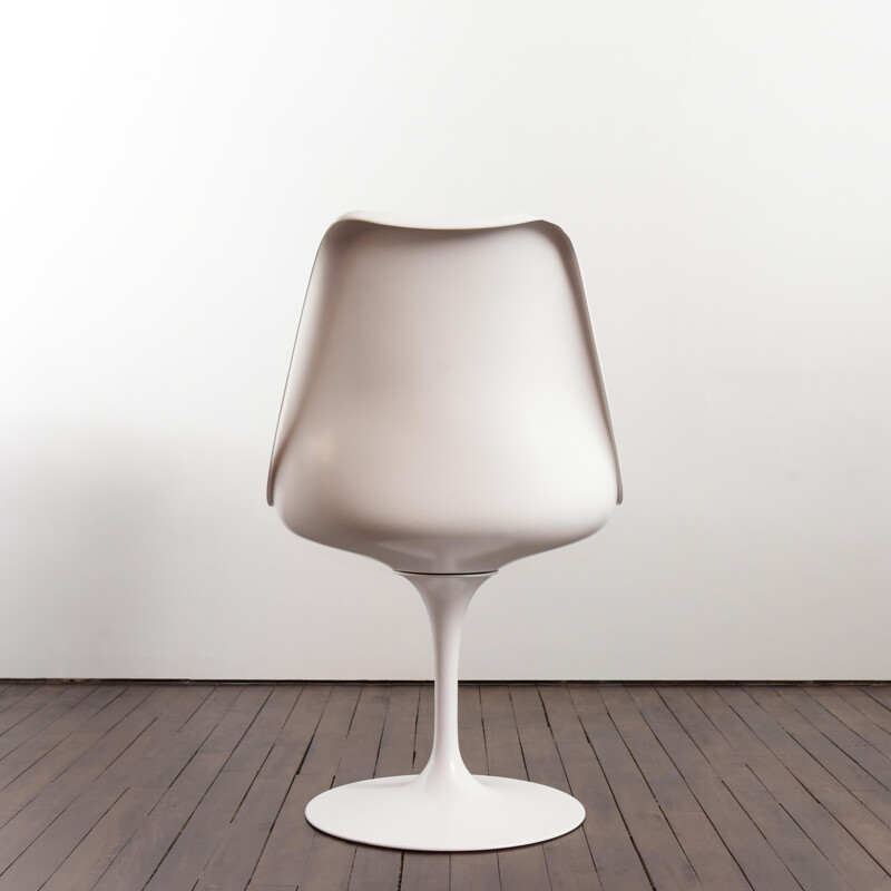 Vintage Tulip chair by Eero Saarinen for Knoll International 1957s