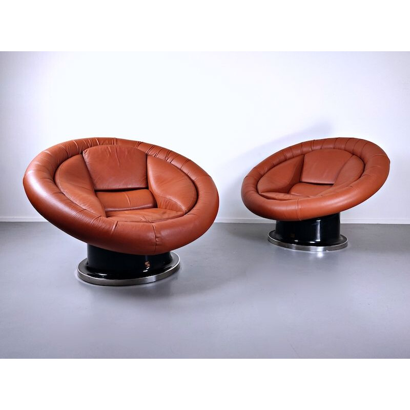Paire de fauteuils vintage en cuir de l'ère spatiale par Saporiti, Italie 1970