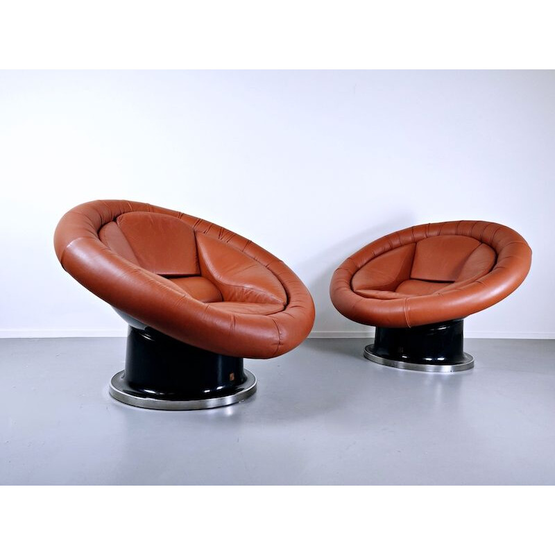 Pair of vintage Large Space Age Leather Armchairs by Saporiti, Italy, 1970s