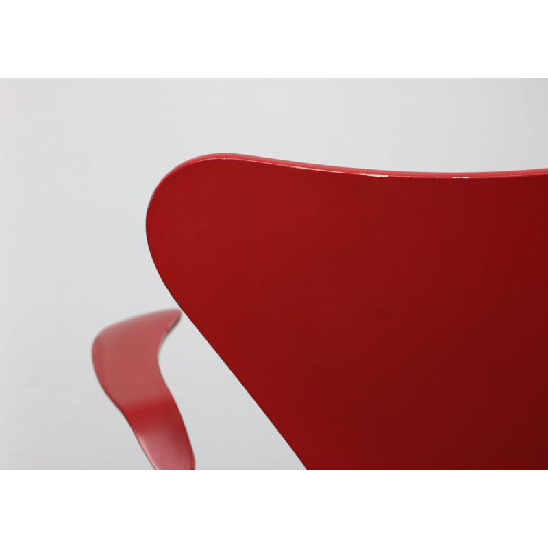 Vintage Model 3217 Red Swivel Chair by Arne Jacobsen for Fritz Hansen