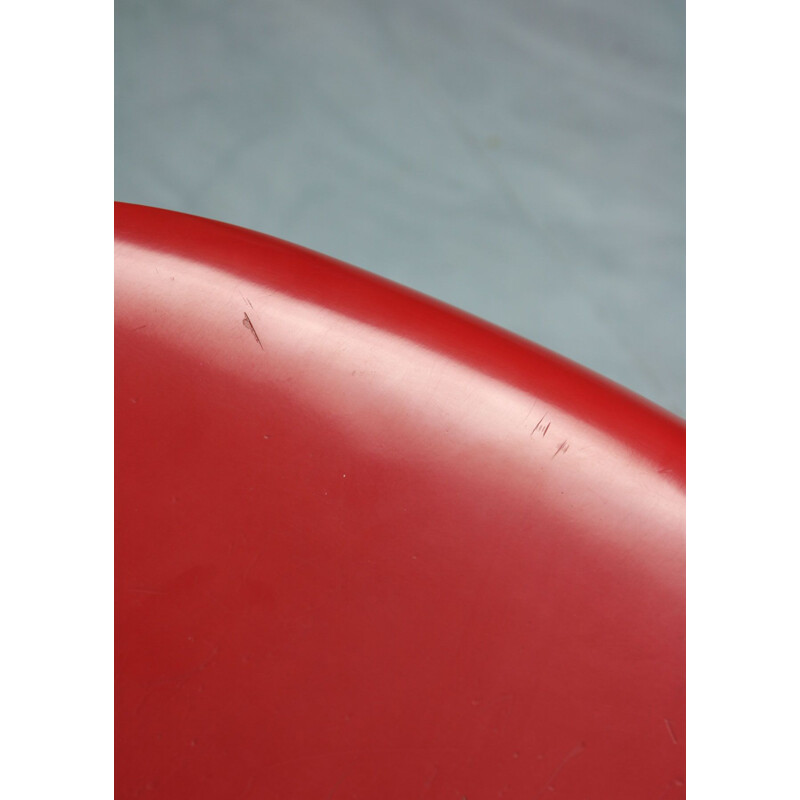 Vintage Model 3217 Red Swivel Chair by Arne Jacobsen for Fritz Hansen