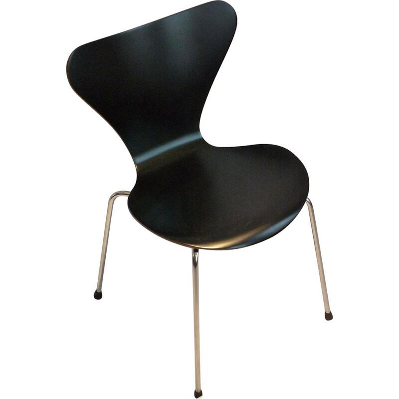 3107 cadeira vintage preta Arne Jacobsen