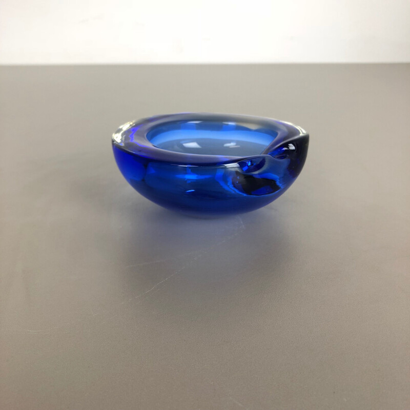 Cenicero vintage de cristal azul de Murano 1970