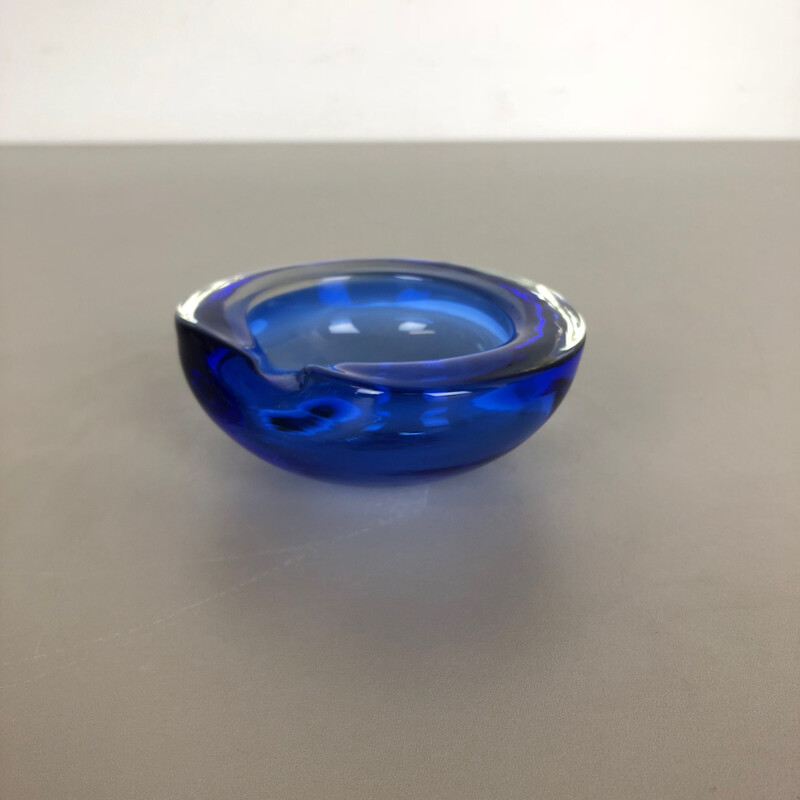 Cenicero vintage de cristal azul de Murano 1970