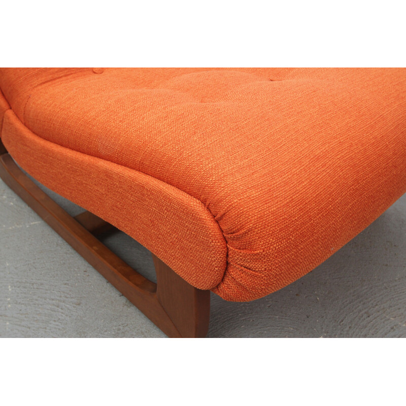 Fauteuil lounge en bois massif et tissu orange - 1970