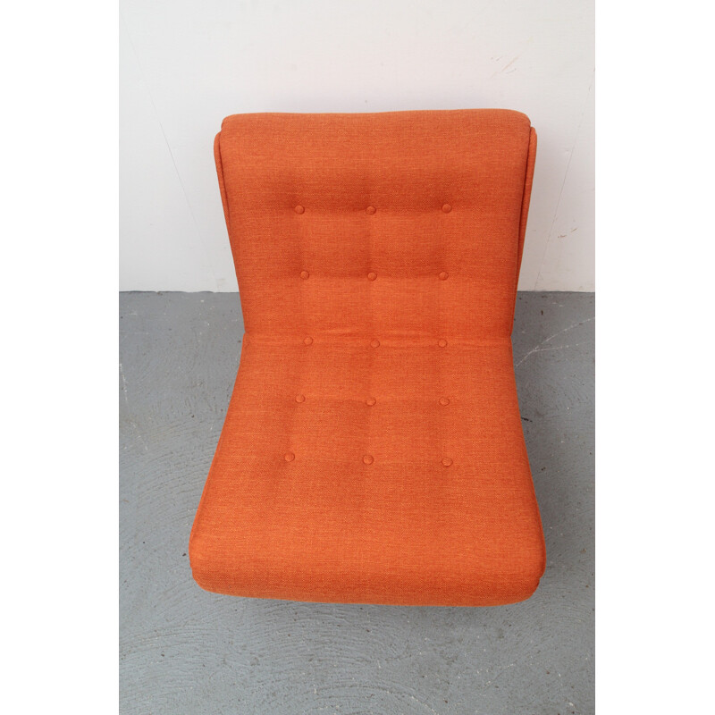 Fauteuil lounge en bois massif et tissu orange - 1970