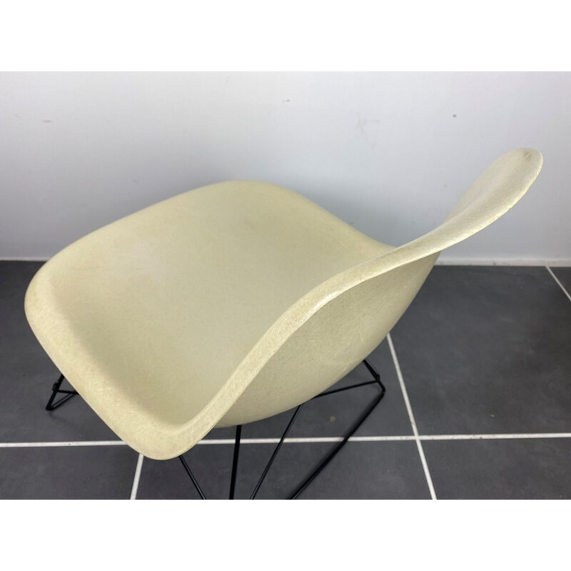 Vintage lounge chair in white glass fibre Charles & Ray Eames