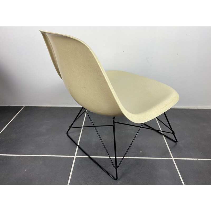 Vintage lounge chair in white glass fibre Charles & Ray Eames