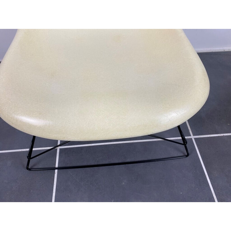 Vintage lounge chair in white glass fibre Charles & Ray Eames