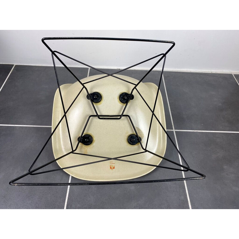 Fauteuil lounge vintage en fibre de verre blanche Charles & Ray Eames