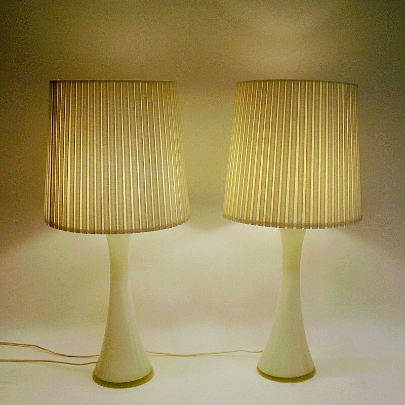 Paire de lampes de table vintage en verre blanc de Berndt Nordstedt pour Bergboms Suède 1960