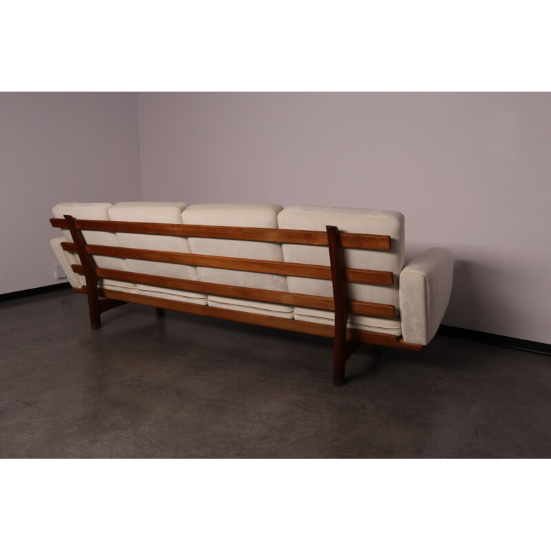Vintage 4-Sitzer-Sofa aus Eiche und weißem Stoff von Hans Wegner für Getama Denmark 1960