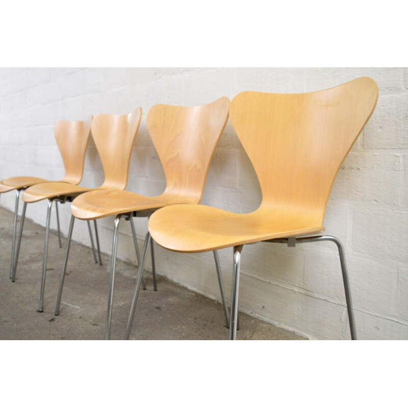 Ensemble de 4 chaises "Serie 7" Fritz Hansen, Arne JACOBSEN - 2000