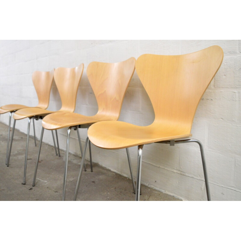 Set of 4 Fritz Hansen "Serie 7" chairs, Arne JACOBSEN - 2000s