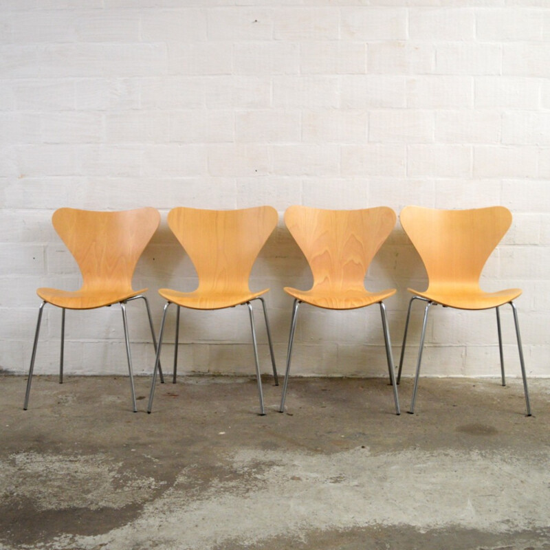 Ensemble de 4 chaises "Serie 7" Fritz Hansen, Arne JACOBSEN - 2000