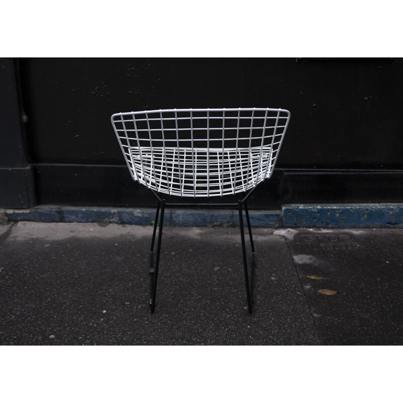Chaise vintage Wire noire et blanche de Harry Bertoia Knoll 1960