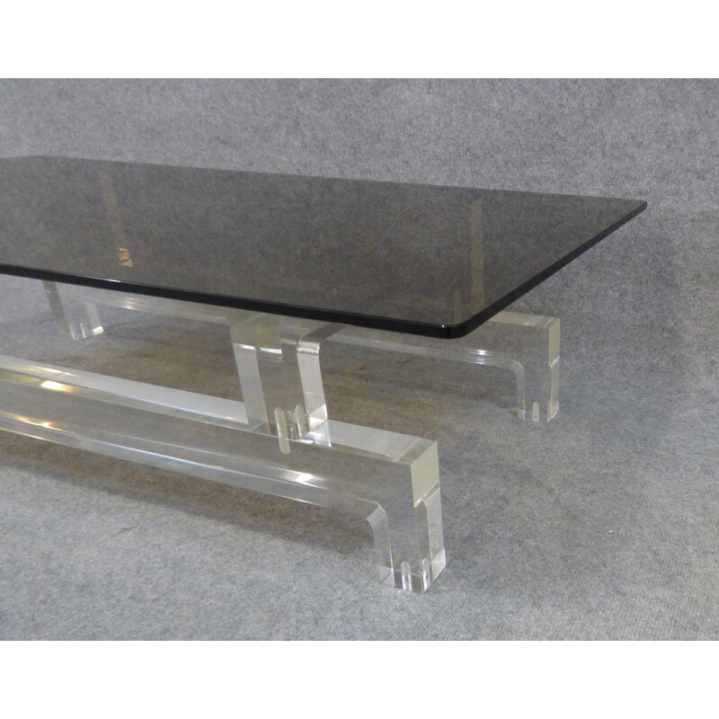 Table basse vintage en verre et piétement en plexiglass de Michel Dumas, 1970