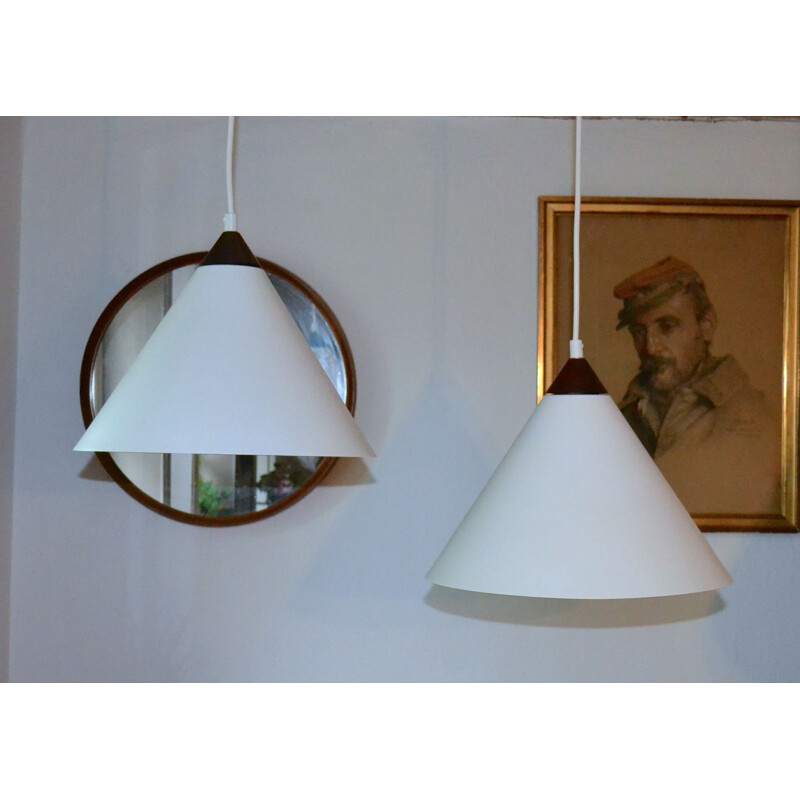 Coppia di lampade a sospensione vintage in alluminio laccato bianco di Uno e Östen Kristiansson per Luxus, 1965