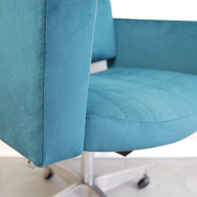 Vintage office armchair by Pierre Guariche for Meurop 1960s