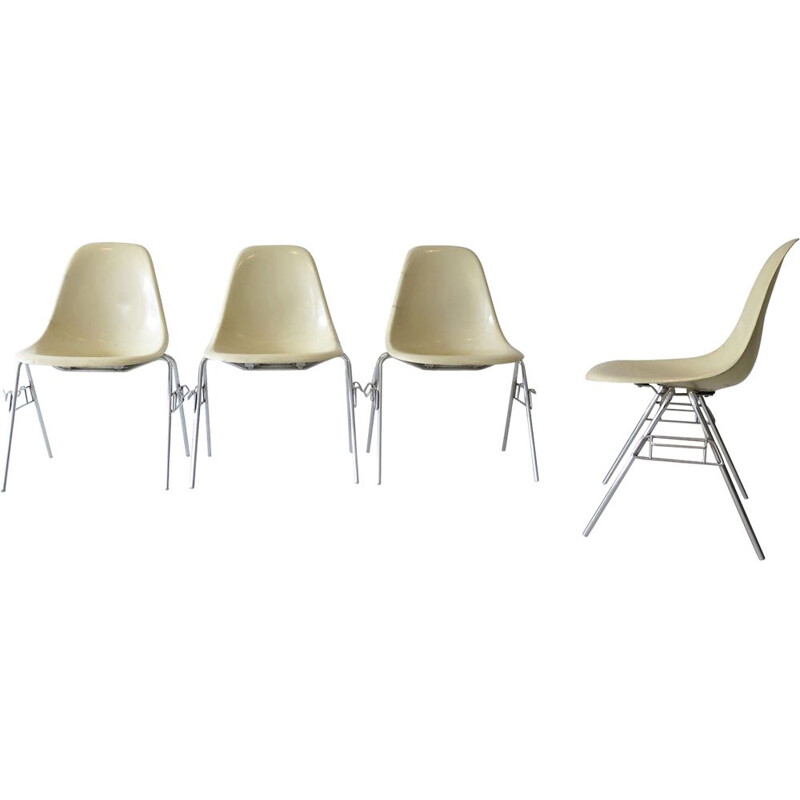 Juego de 4 sillas vintage Eames DCW de fibra de vidrio