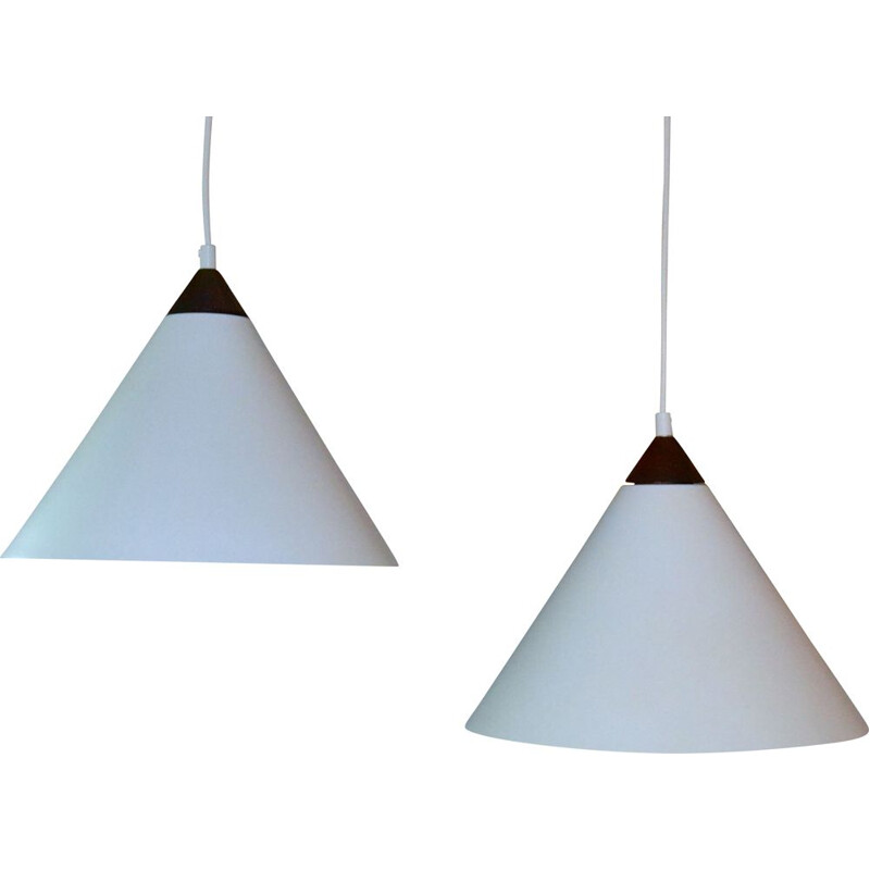 Coppia di lampade a sospensione vintage in alluminio laccato bianco di Uno e Östen Kristiansson per Luxus, 1965