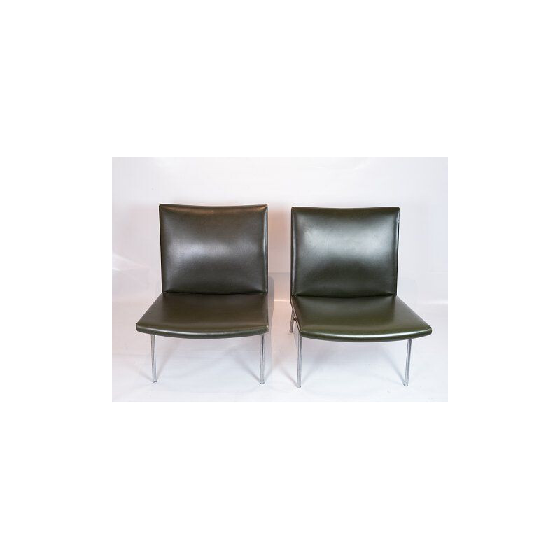 Par de cadeiras vintage modelo AP37 em pele preta de Hans J. Wegner para Ap Stolen, 1950