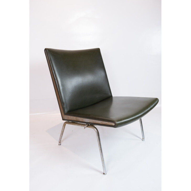Coppia di sedie vintage modello AP37 in pelle nera di Hans J. Wegner per Ap Stolen, 1950