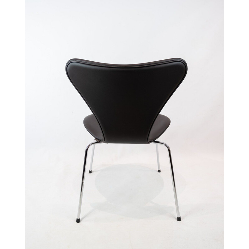 Cadeira de sete vindimas por Arne Jacobsen e Fritz Hansen