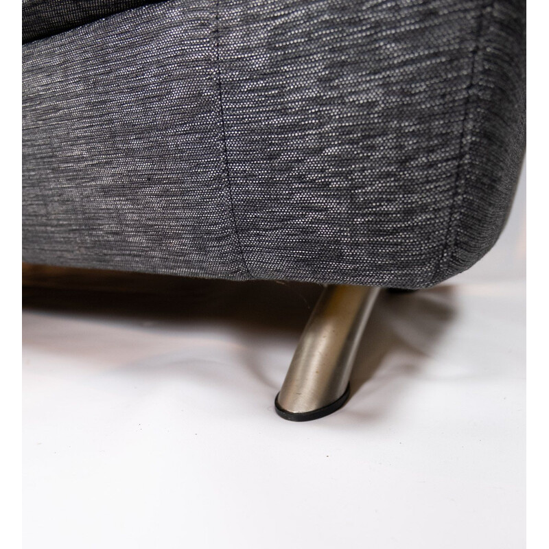 Canapé vintage deux places en tissu de laine gris avec tabouret de la marque norvégienne Brunstad