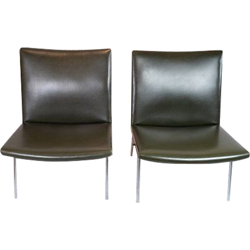 Paire de chaises vintage modèle AP37 en cuir noir par Hans J. Wegner pour Ap Stolen, 1950