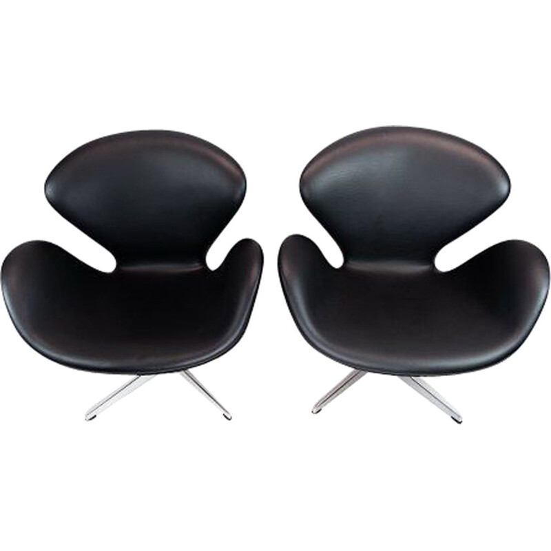 Pair of vintage swan armchairs "3320" by Arne Jacobsen for Fritz Hansen, 1958