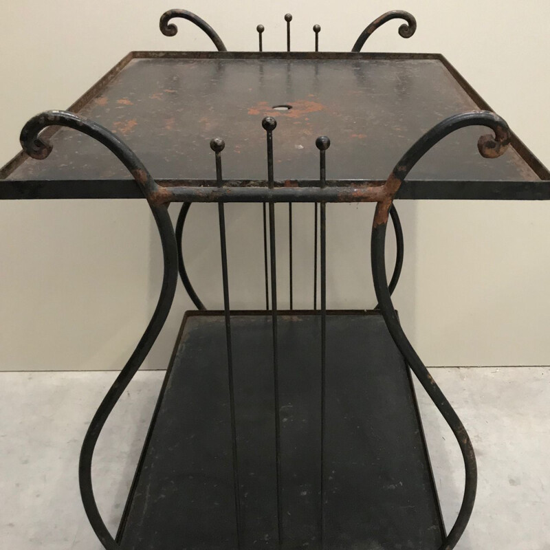 Vintage-Barwagentisch aus Eisen mit einer Harfe