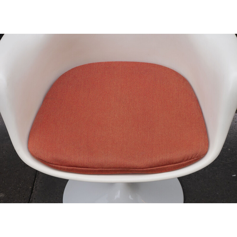 Vintage Tulip armchair by Eero Saarinen Knoll 1970s