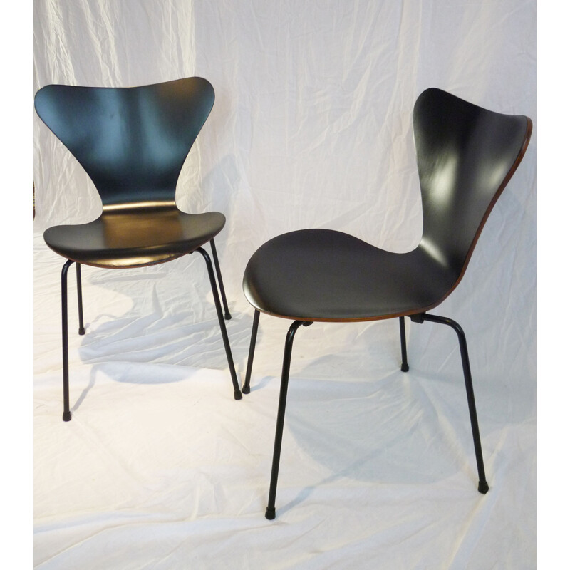 Vintage chair model 3107, black wooden edges 1971